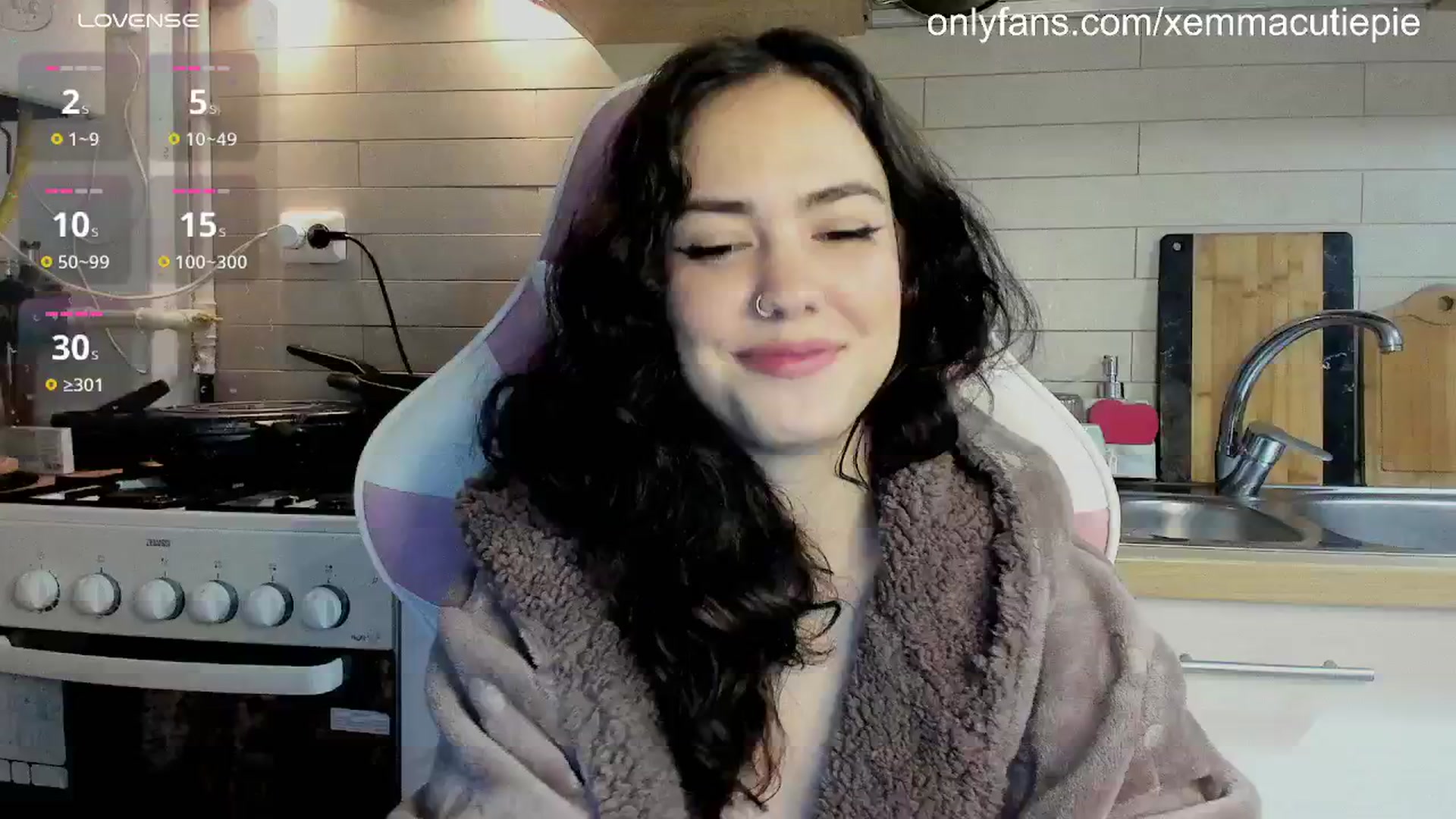 Gallery image thumbnail from EmmaCutiePie's myfreecams stream on, 11/16/2024, 16:40 image 11 of 20