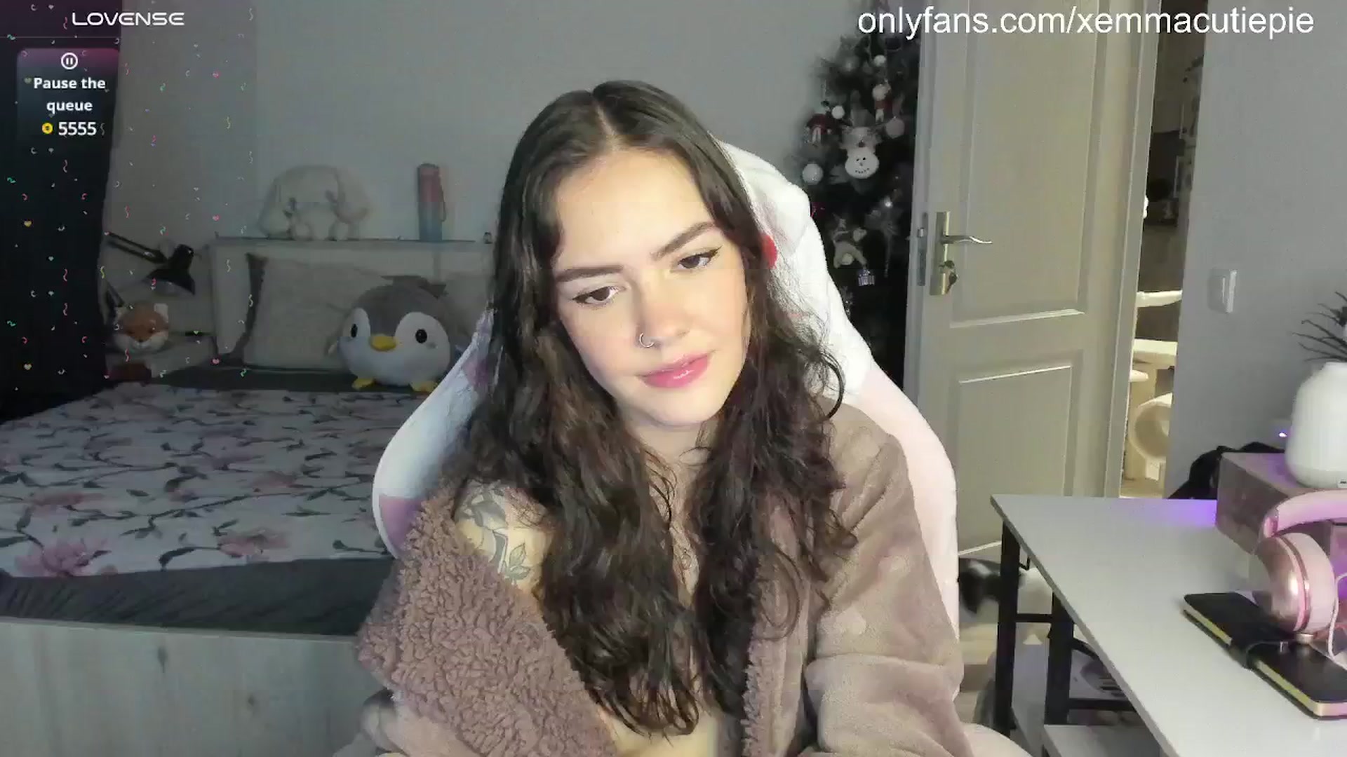 Gallery image thumbnail from EmmaCutiePie's myfreecams stream on, 01/14/2025, 15:57 image 10 of 20