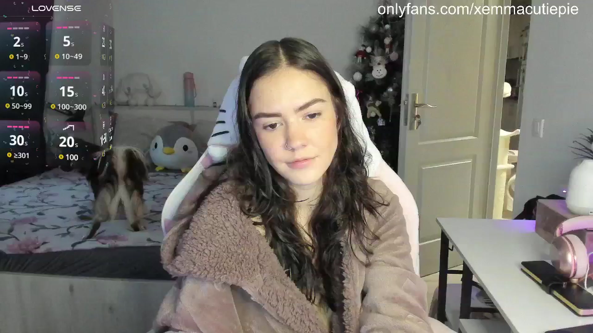 Gallery image thumbnail from EmmaCutiePie's myfreecams stream on, 01/14/2025, 15:57 image 4 of 20