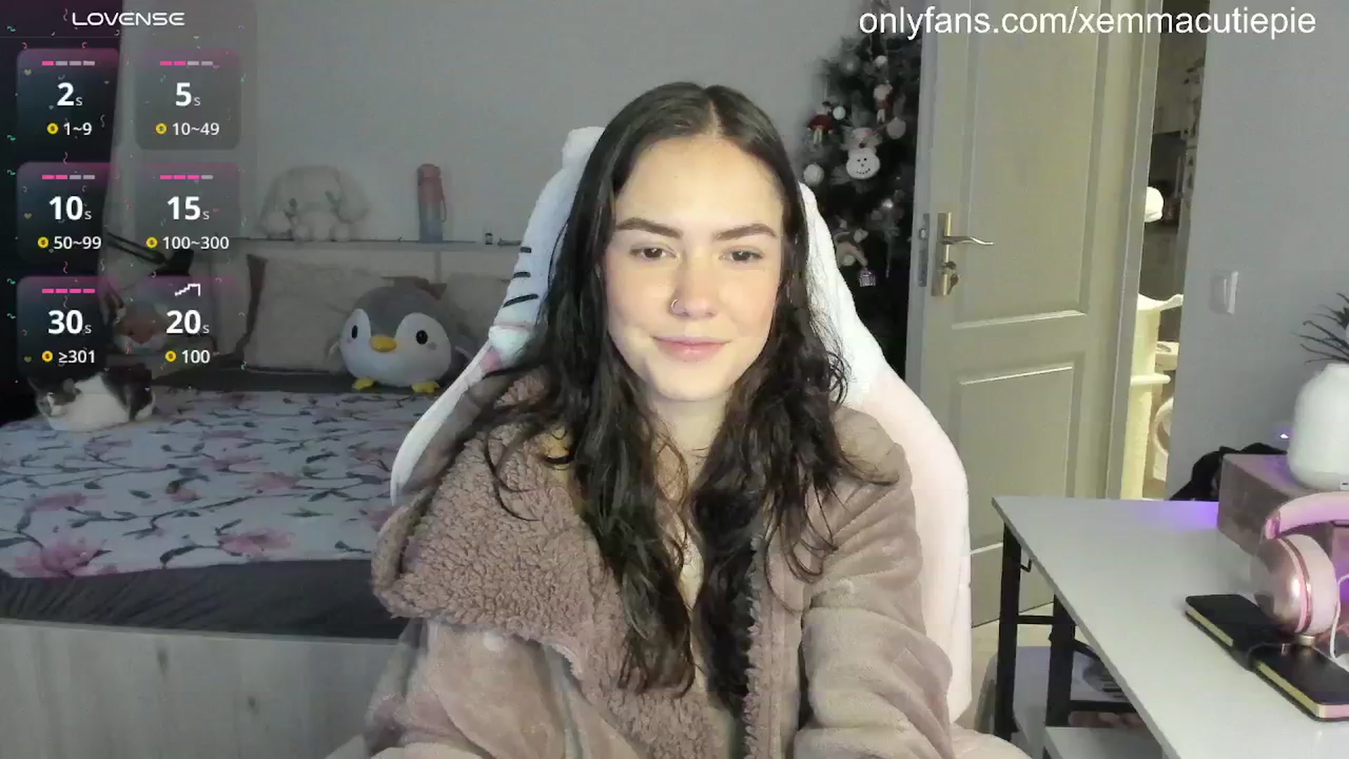 Gallery image thumbnail from EmmaCutiePie's myfreecams stream on, 01/14/2025, 15:57 image 5 of 20