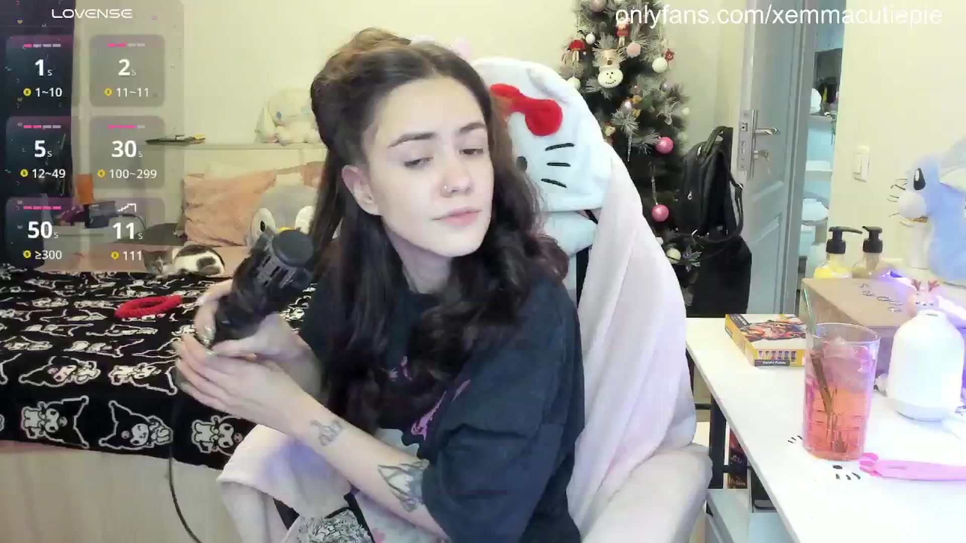 Gallery image thumbnail from EmmaCutiePie's myfreecams stream on, 02/14/2025, 17:14 image 8 of 20