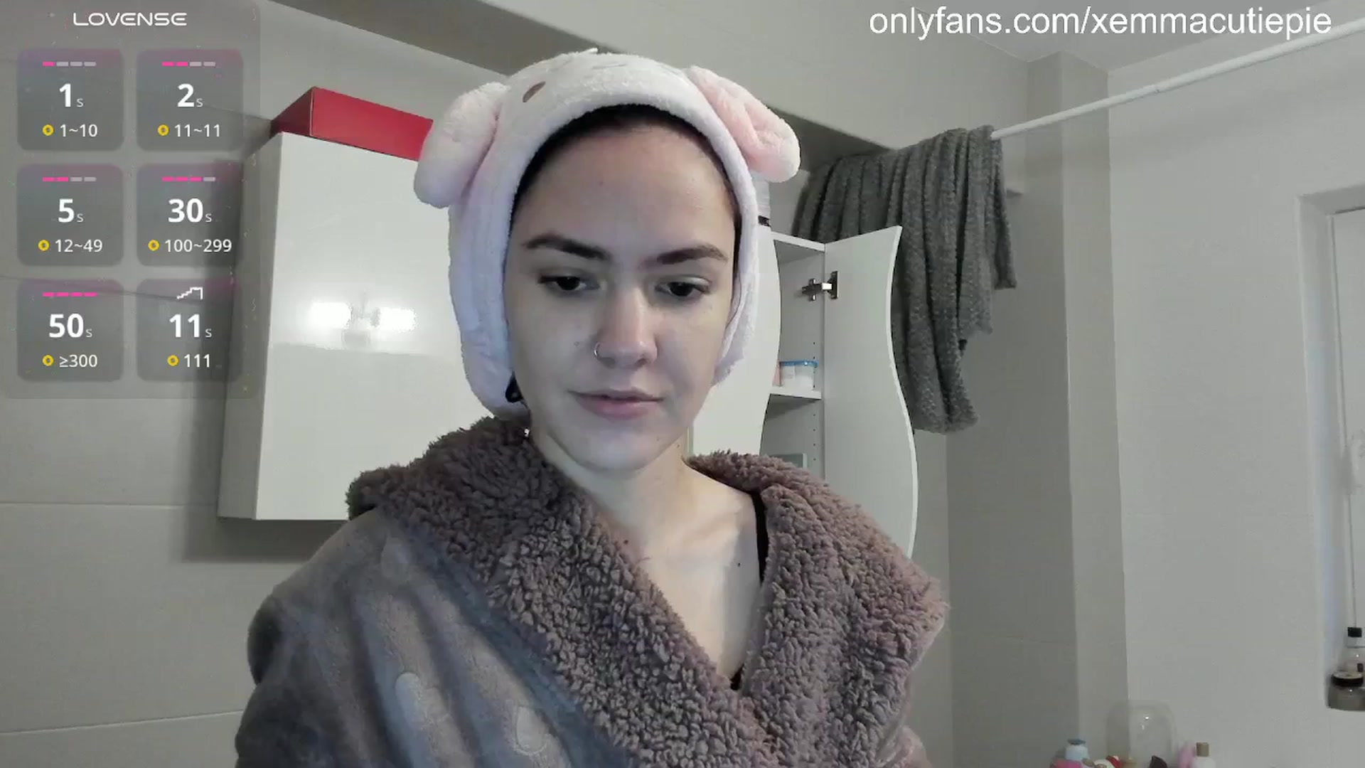 Gallery image thumbnail from EmmaCutiePie's myfreecams stream on, 03/08/2025, 17:11 image 15 of 20