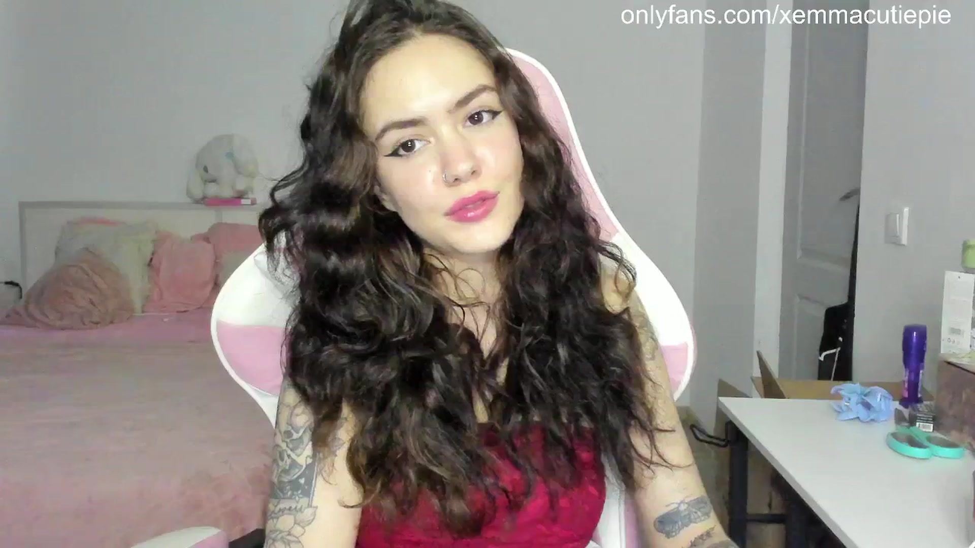 Gallery image thumbnail from EmmaCutiePie's myfreecams stream on, 04/01/2025, 17:51 image 12 of 20