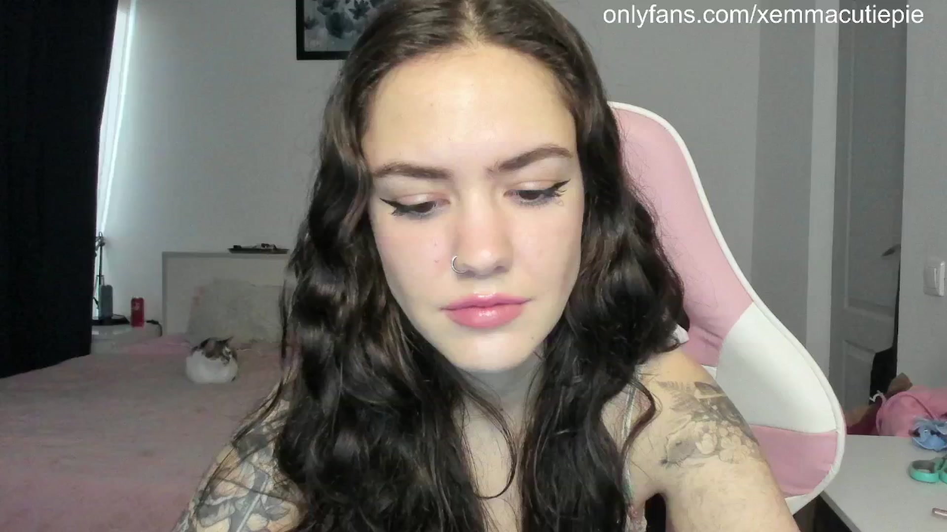 Gallery image thumbnail from EmmaCutiePie's myfreecams stream on, 04/02/2025, 13:21 image 19 of 20
