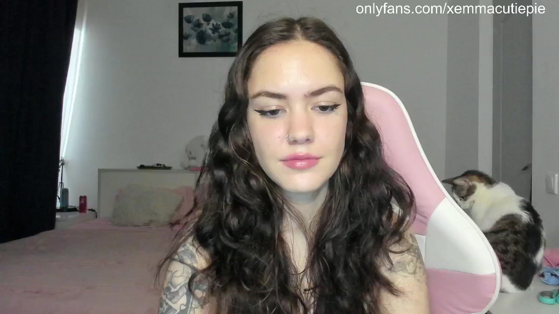 Gallery image thumbnail from EmmaCutiePie's myfreecams stream on, 04/02/2025, 13:21 image 10 of 20