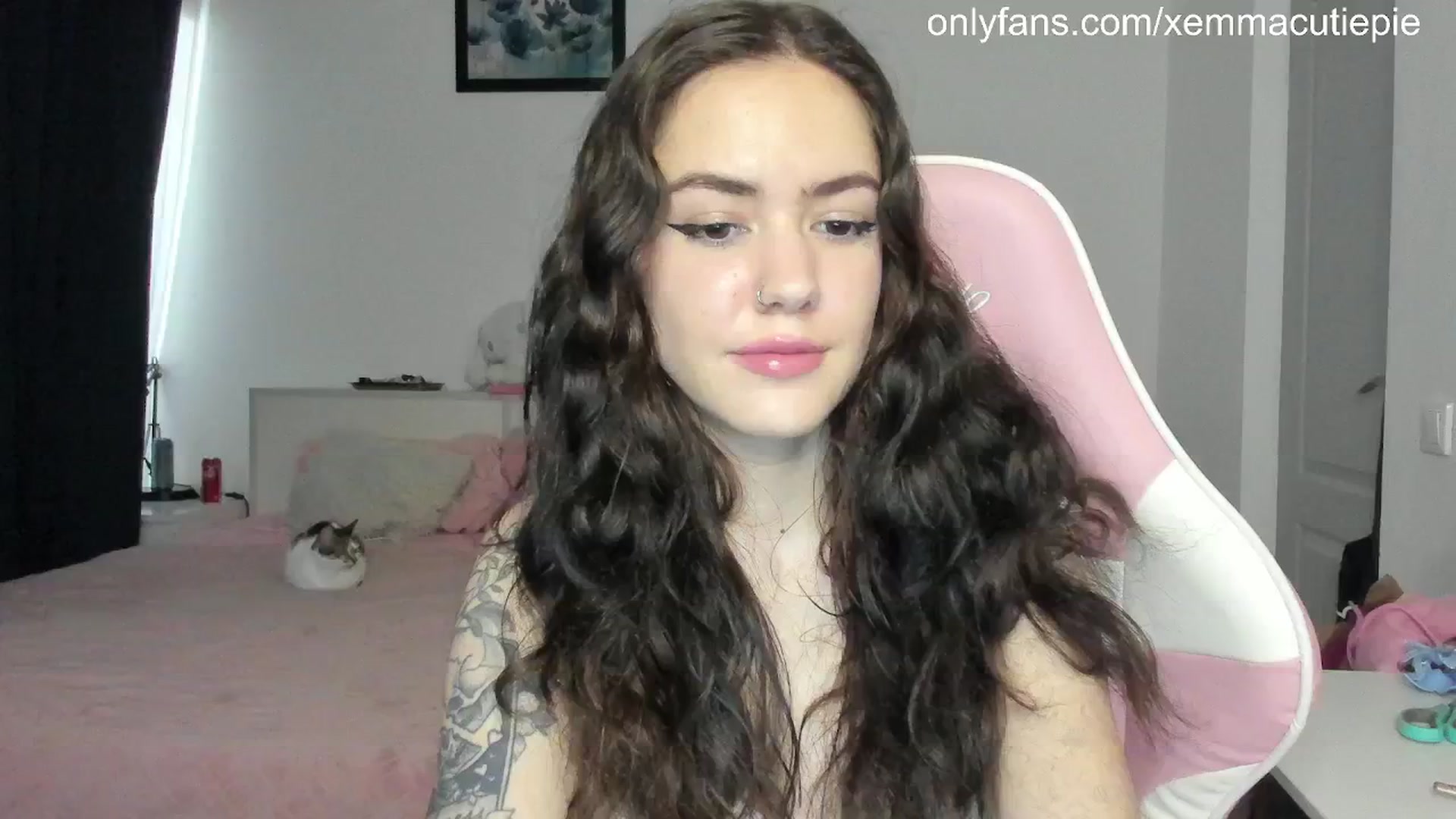 Gallery image thumbnail from EmmaCutiePie's myfreecams stream on, 04/02/2025, 13:21 image 20 of 20