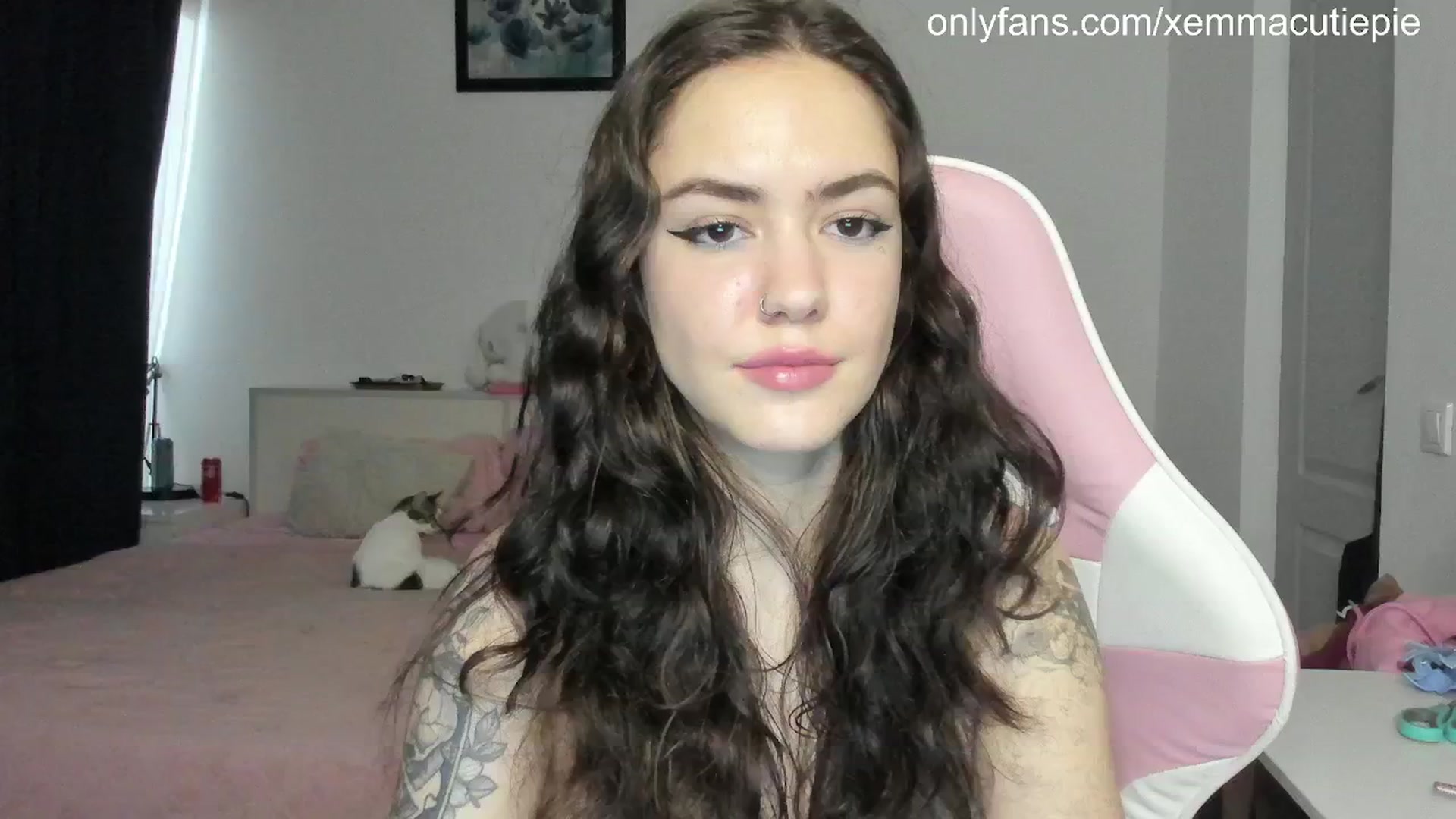 Gallery image thumbnail from EmmaCutiePie's myfreecams stream on, 04/02/2025, 13:21 image 14 of 20