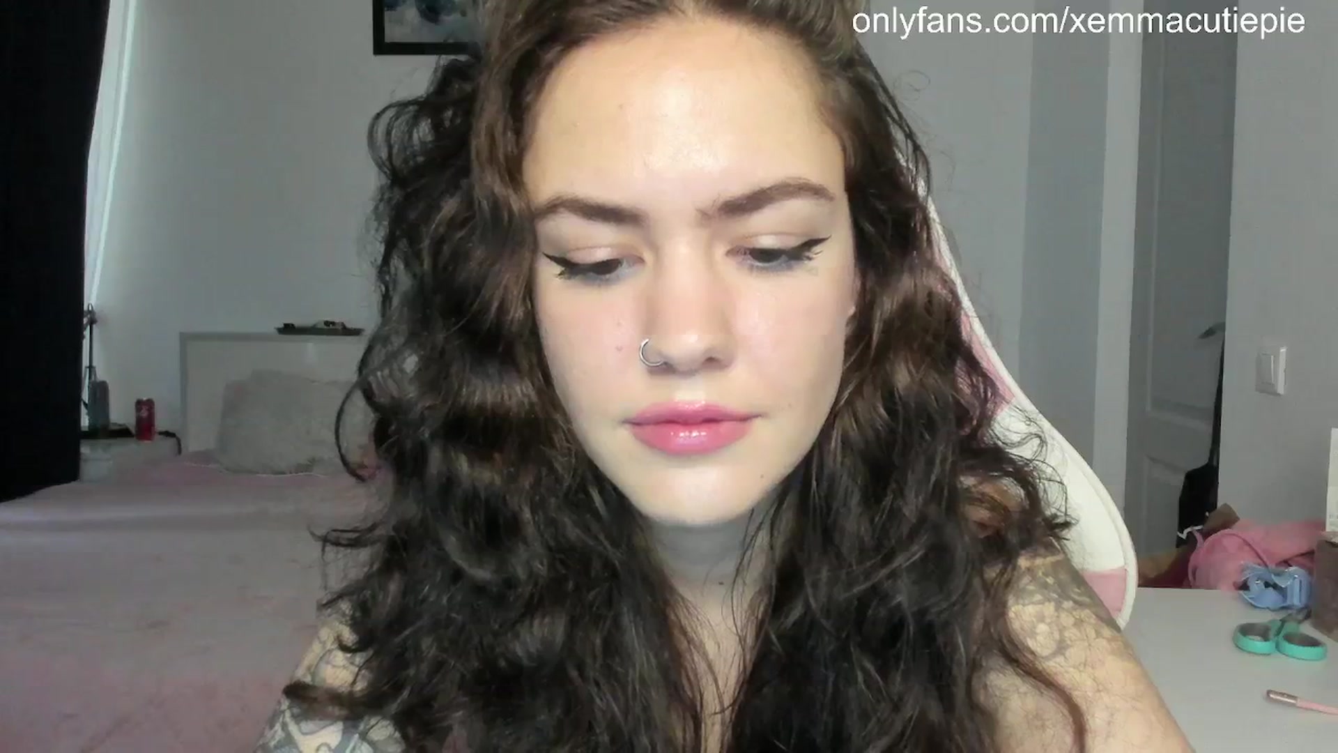 Gallery image thumbnail from EmmaCutiePie's myfreecams stream on, 04/02/2025, 14:52 image 11 of 20