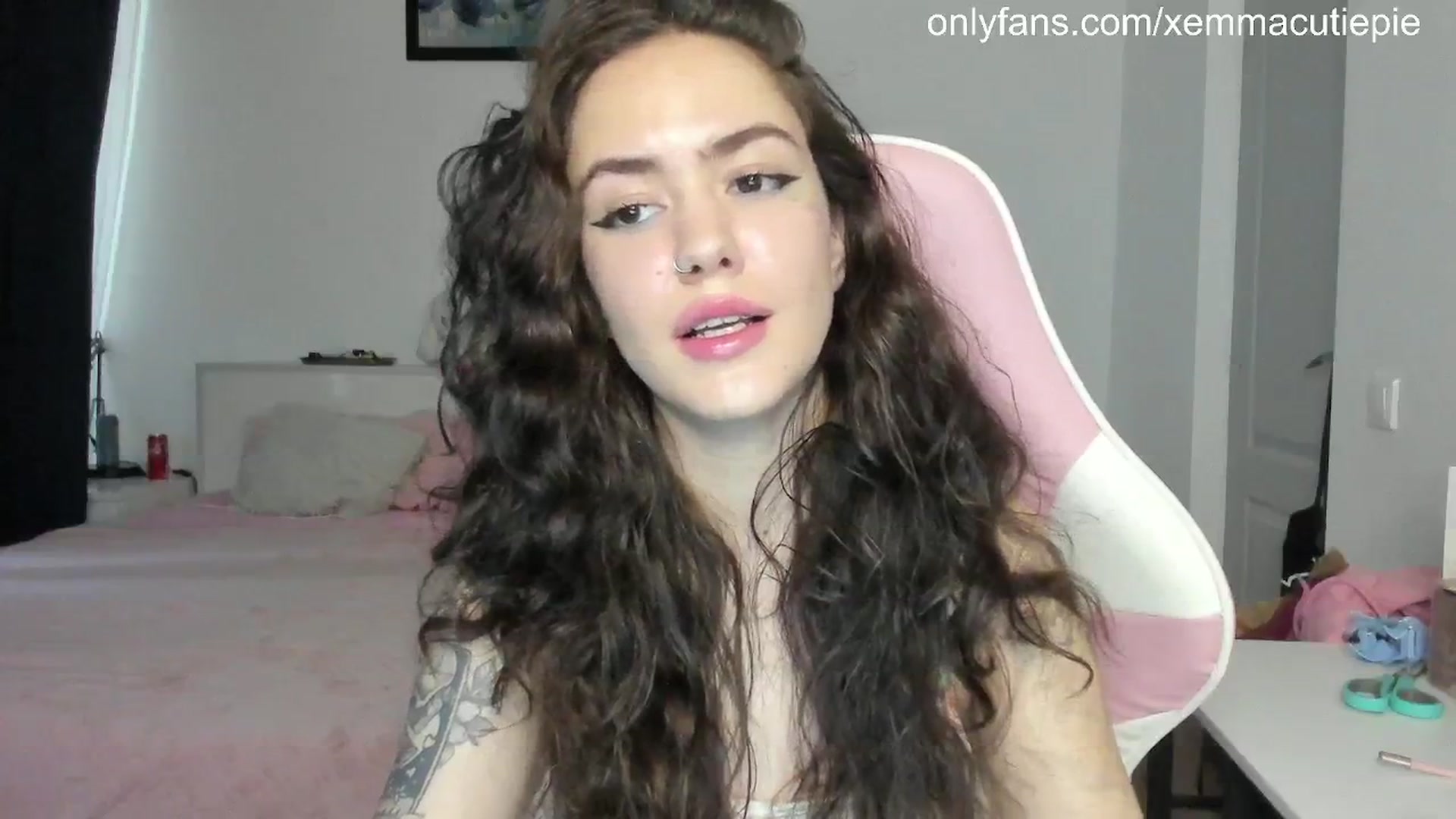 Gallery image thumbnail from EmmaCutiePie's myfreecams stream on, 04/02/2025, 14:52 image 10 of 20