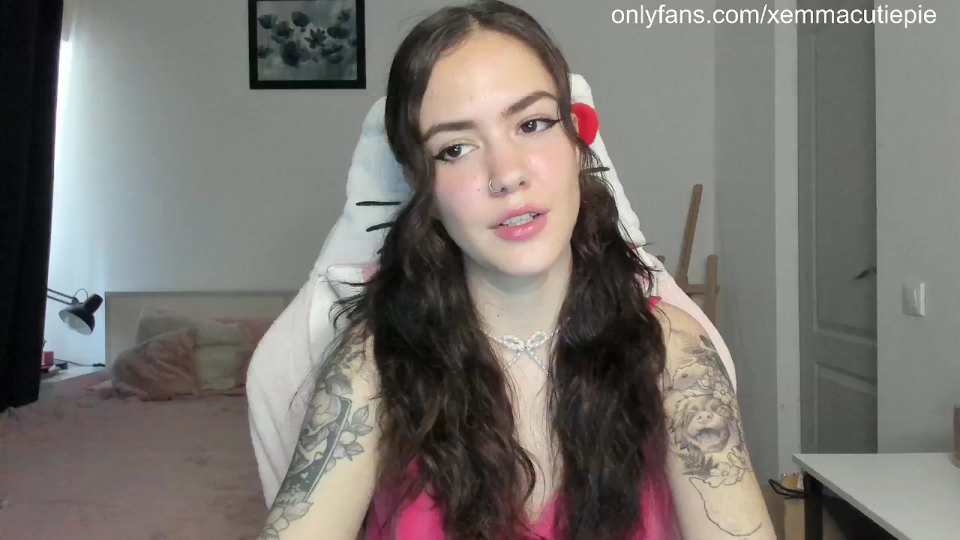 Gallery image thumbnail from EmmaCutiePie's myfreecams stream on, 04/24/2025, 14:06 image 2 of 20