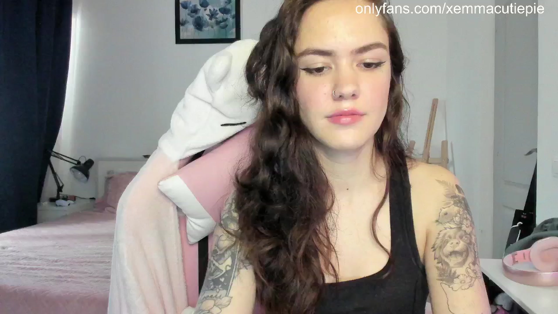 Gallery image thumbnail from EmmaCutiePie's myfreecams stream on, 05/04/2025, 13:24 image 2 of 20