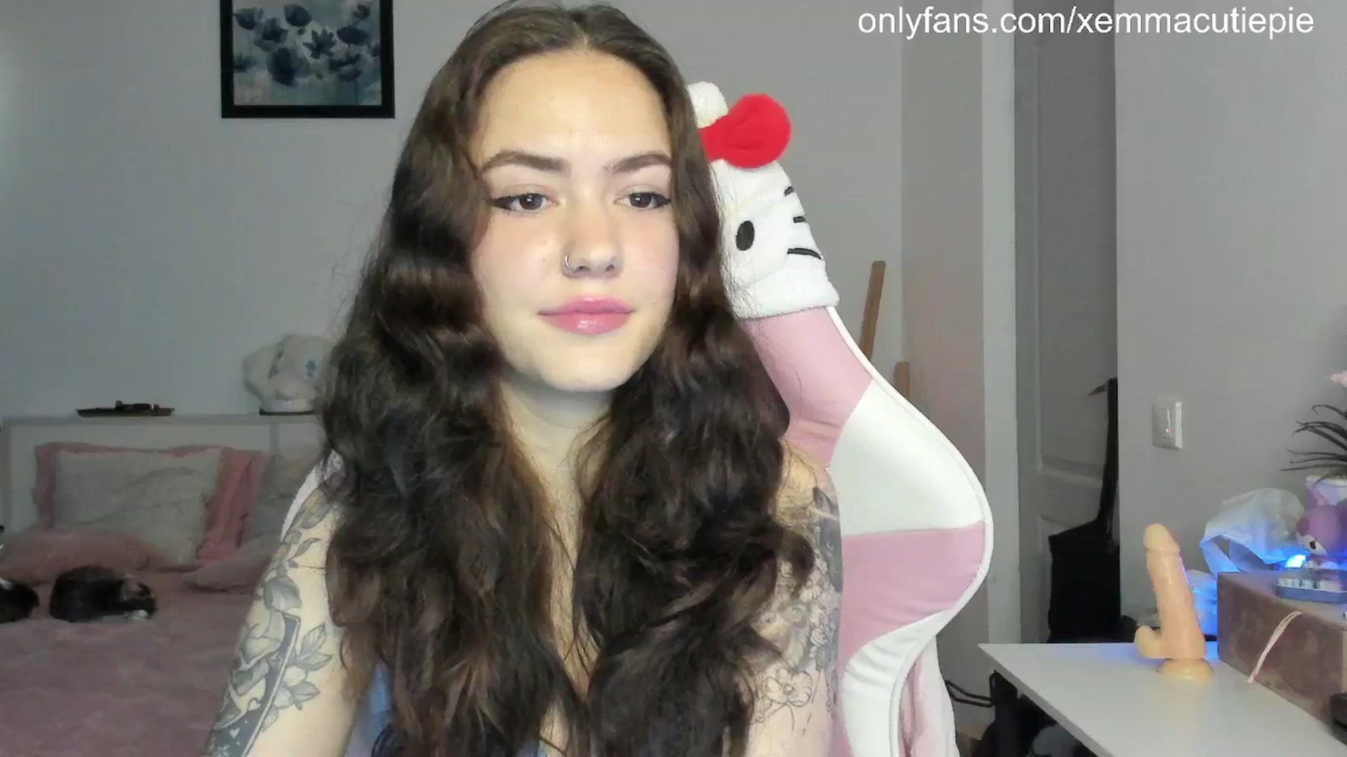Gallery image thumbnail from EmmaCutiePie's myfreecams stream on, 05/07/2025, 12:14 image 2 of 20