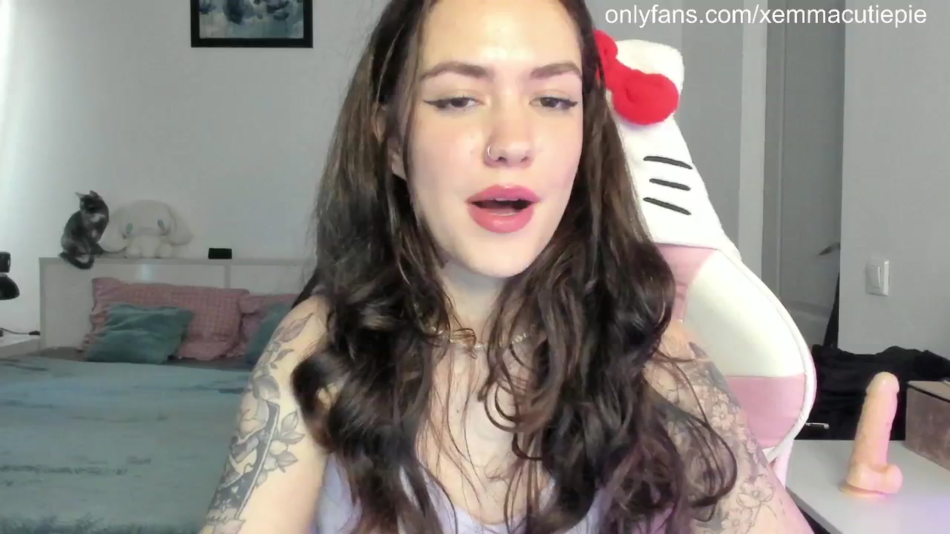 Gallery image thumbnail from EmmaCutiePie's myfreecams stream on, 05/26/2025, 14:16 image 17 of 20