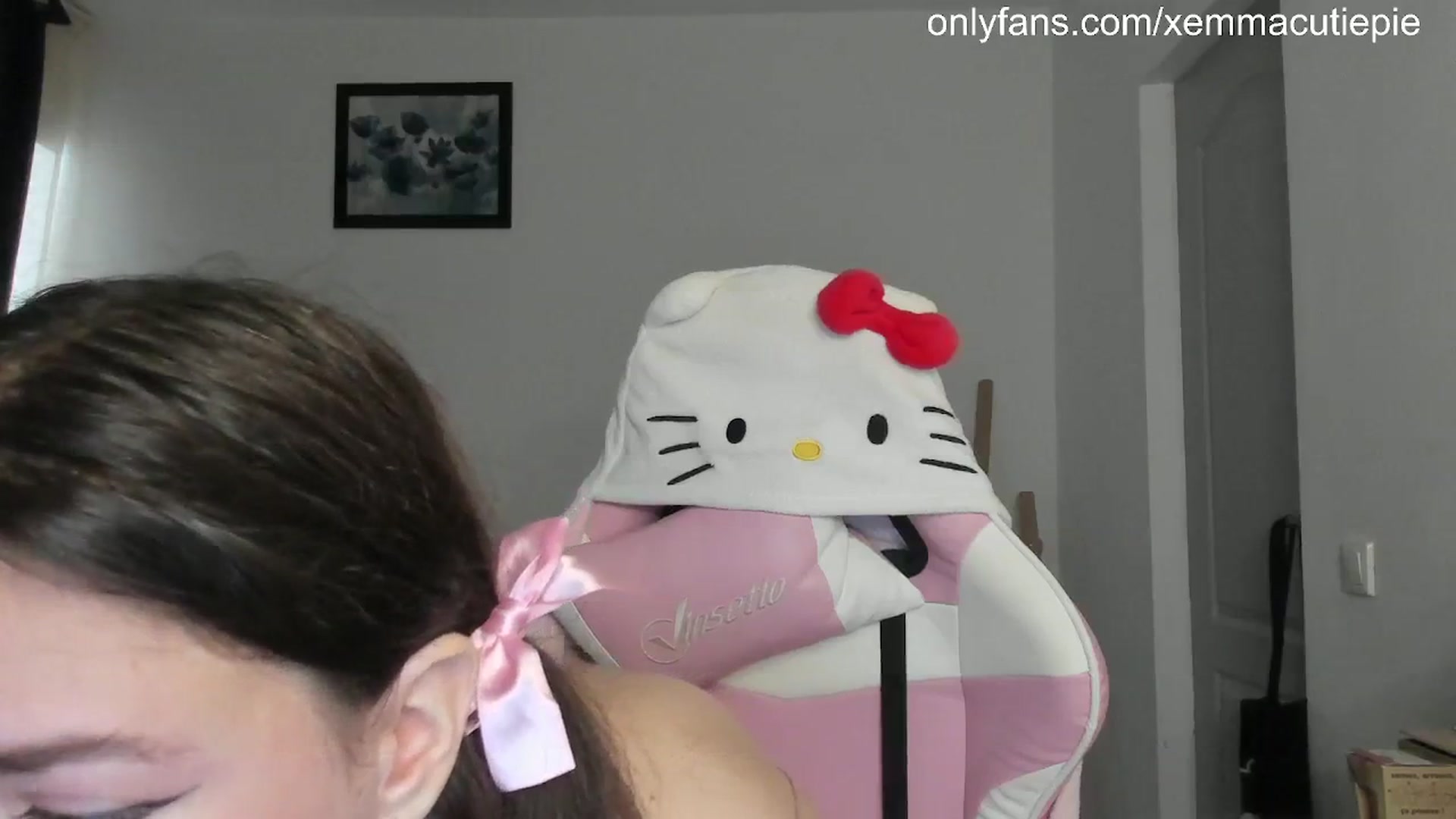 Gallery image thumbnail from EmmaCutiePie's myfreecams stream on, 05/29/2025, 13:37 image 16 of 20