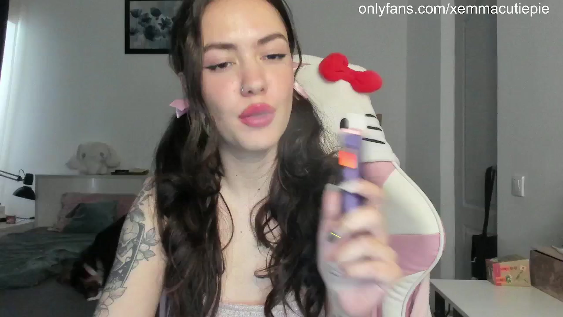 Gallery image thumbnail from EmmaCutiePie's myfreecams stream on, 05/29/2025, 14:12 image 3 of 20
