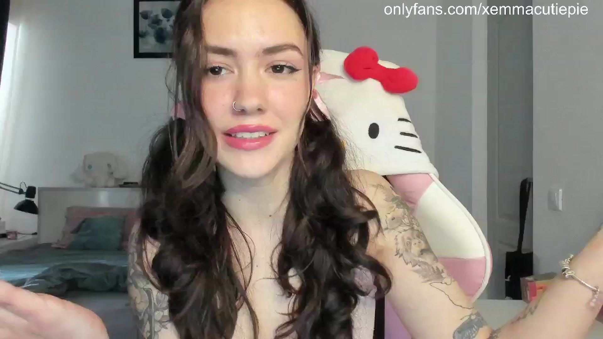 Gallery image thumbnail from EmmaCutiePie's myfreecams stream on, 05/29/2025, 14:12 image 12 of 20