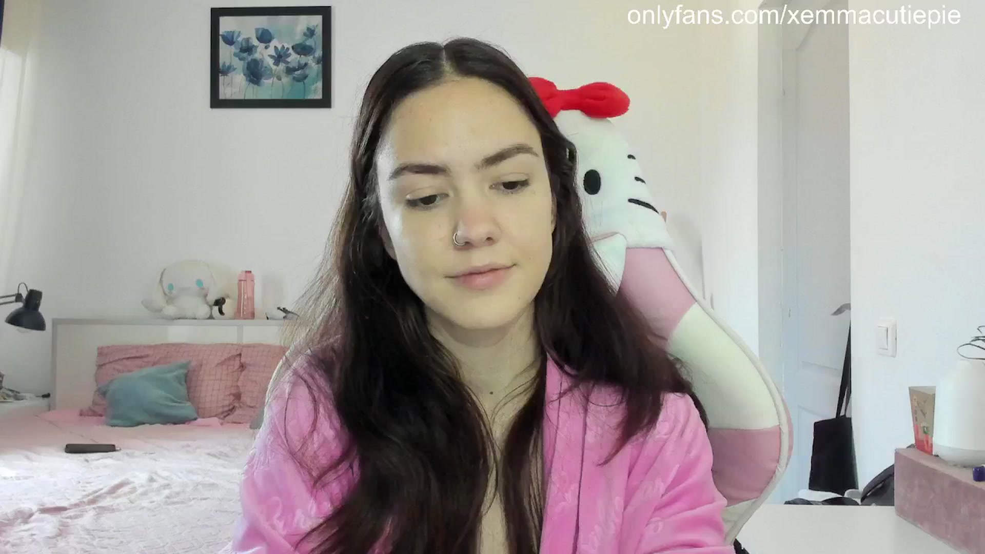 Gallery image thumbnail from EmmaCutiePie's myfreecams stream on, 06/10/2025, 13:50 image 6 of 20