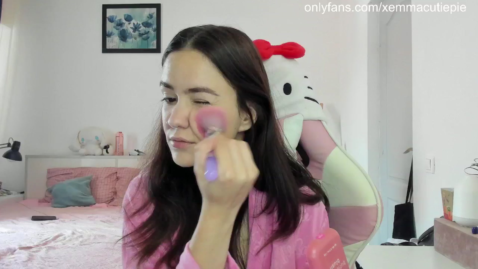 Gallery image thumbnail from EmmaCutiePie's myfreecams stream on, 06/10/2025, 13:50 image 7 of 20