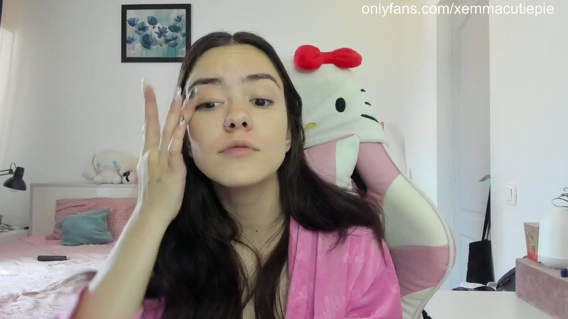 Gallery image thumbnail from EmmaCutiePie's myfreecams stream on, 06/10/2025, 13:50 image 4 of 20