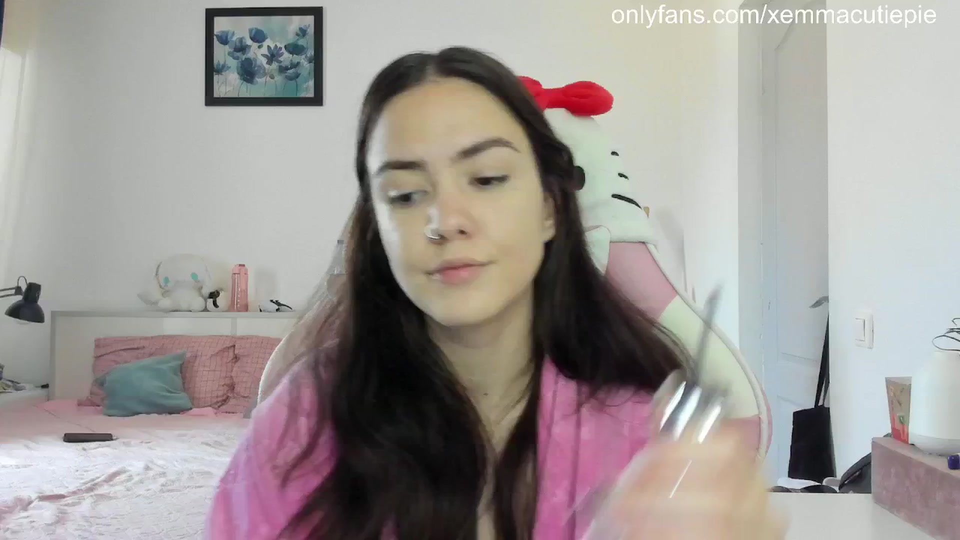 Gallery image thumbnail from EmmaCutiePie's myfreecams stream on, 06/10/2025, 13:50 image 5 of 20