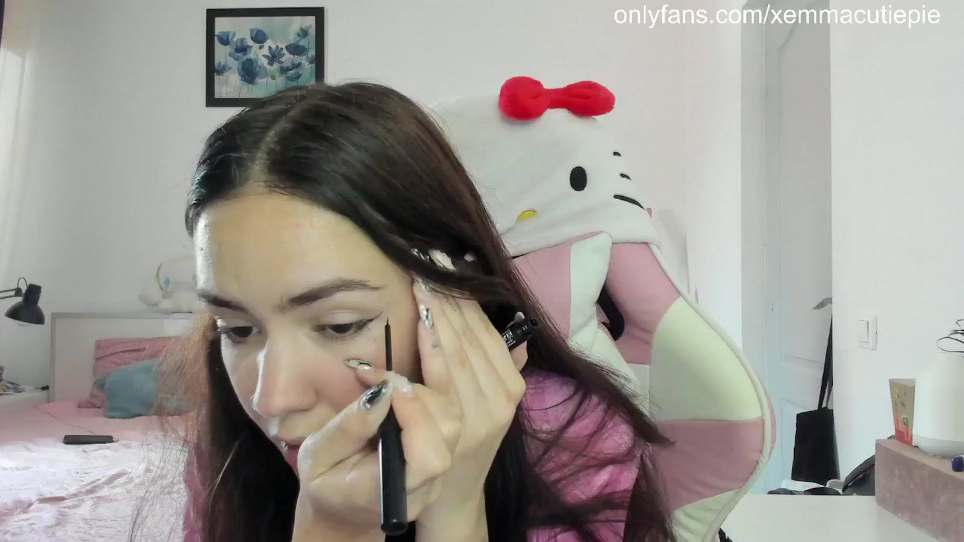 Gallery image thumbnail from EmmaCutiePie's myfreecams stream on, 06/10/2025, 13:50 image 9 of 20