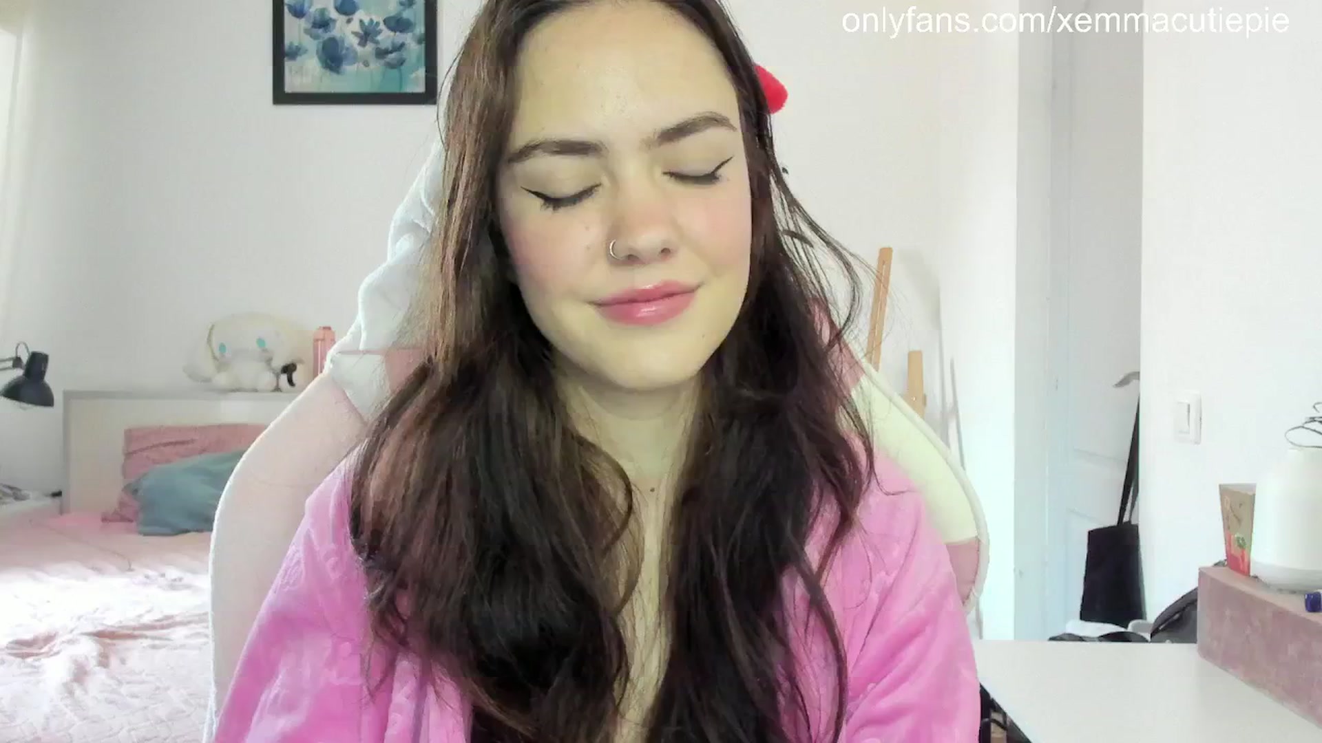 Gallery image thumbnail from EmmaCutiePie's myfreecams stream on, 06/10/2025, 14:54 image 1 of 20