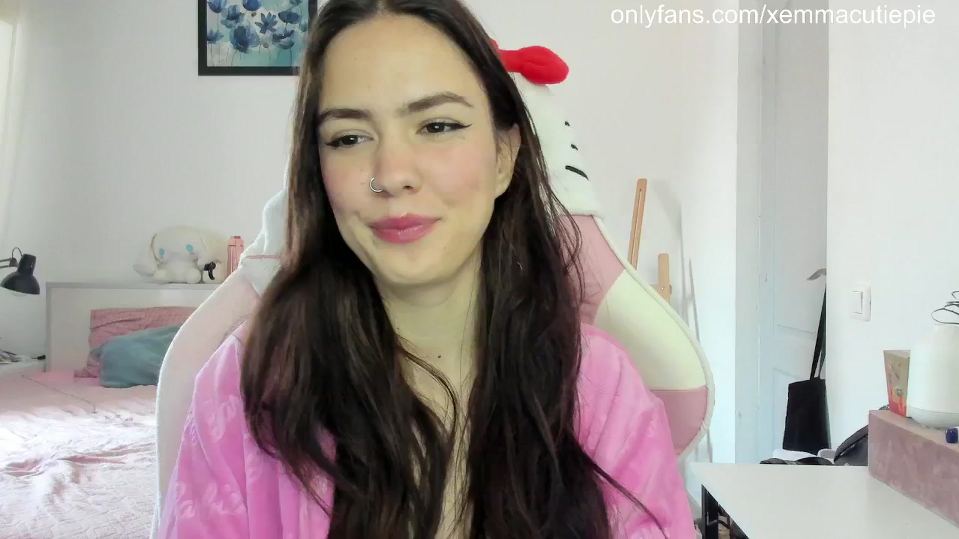 Gallery image thumbnail from EmmaCutiePie's myfreecams stream on, 06/10/2025, 14:54 image 4 of 20