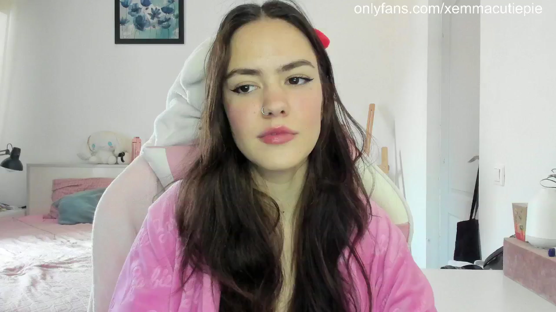 Gallery image thumbnail from EmmaCutiePie's myfreecams stream on, 06/10/2025, 14:54 image 2 of 20