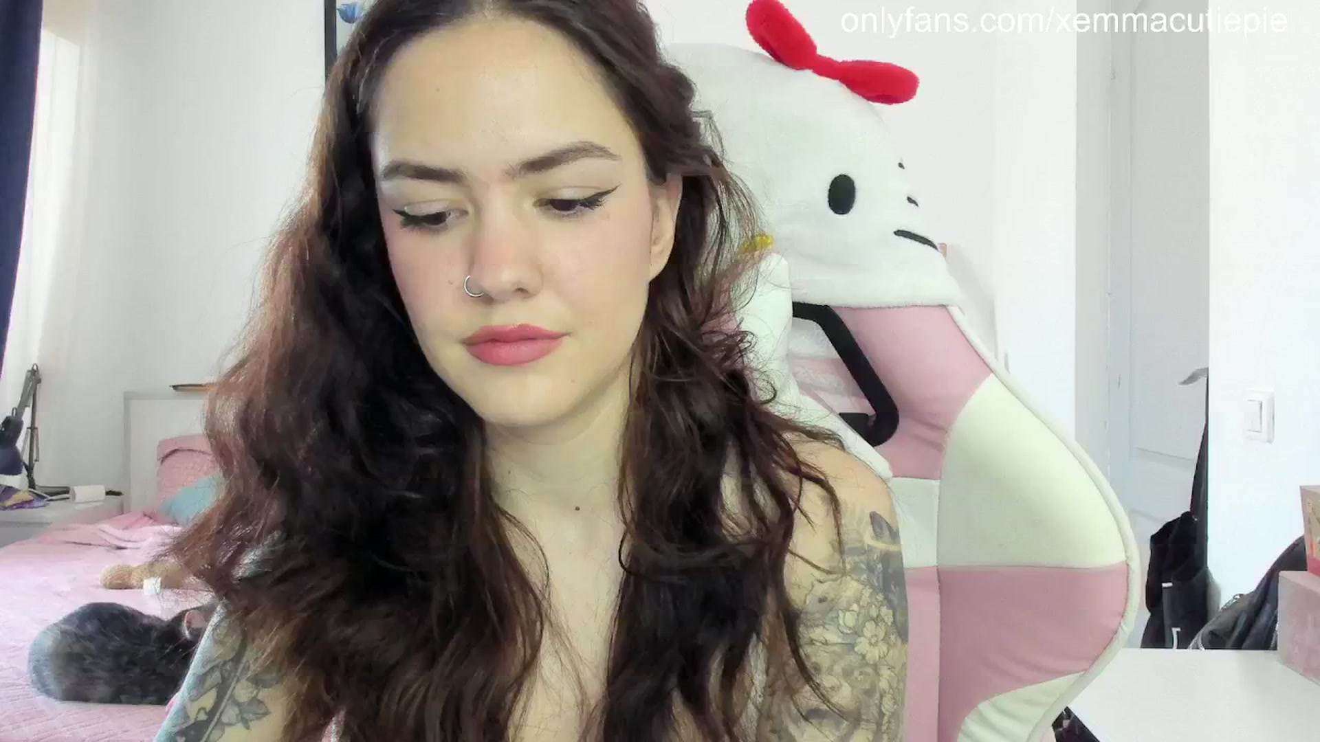 Gallery image thumbnail from EmmaCutiePie's myfreecams stream on, 06/13/2025, 13:23 image 10 of 20