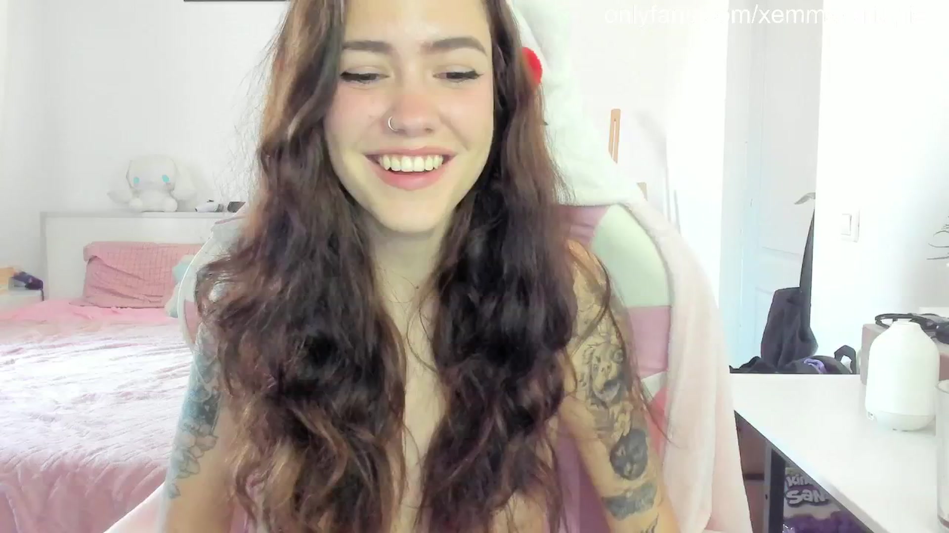 Gallery image thumbnail from EmmaCutiePie's myfreecams stream on, 06/24/2025, 12:11 image 14 of 20