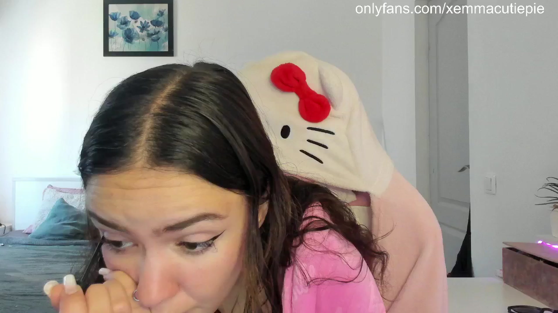 Gallery image thumbnail from EmmaCutiePie's myfreecams stream on, 07/03/2025, 10:45 image 3 of 20