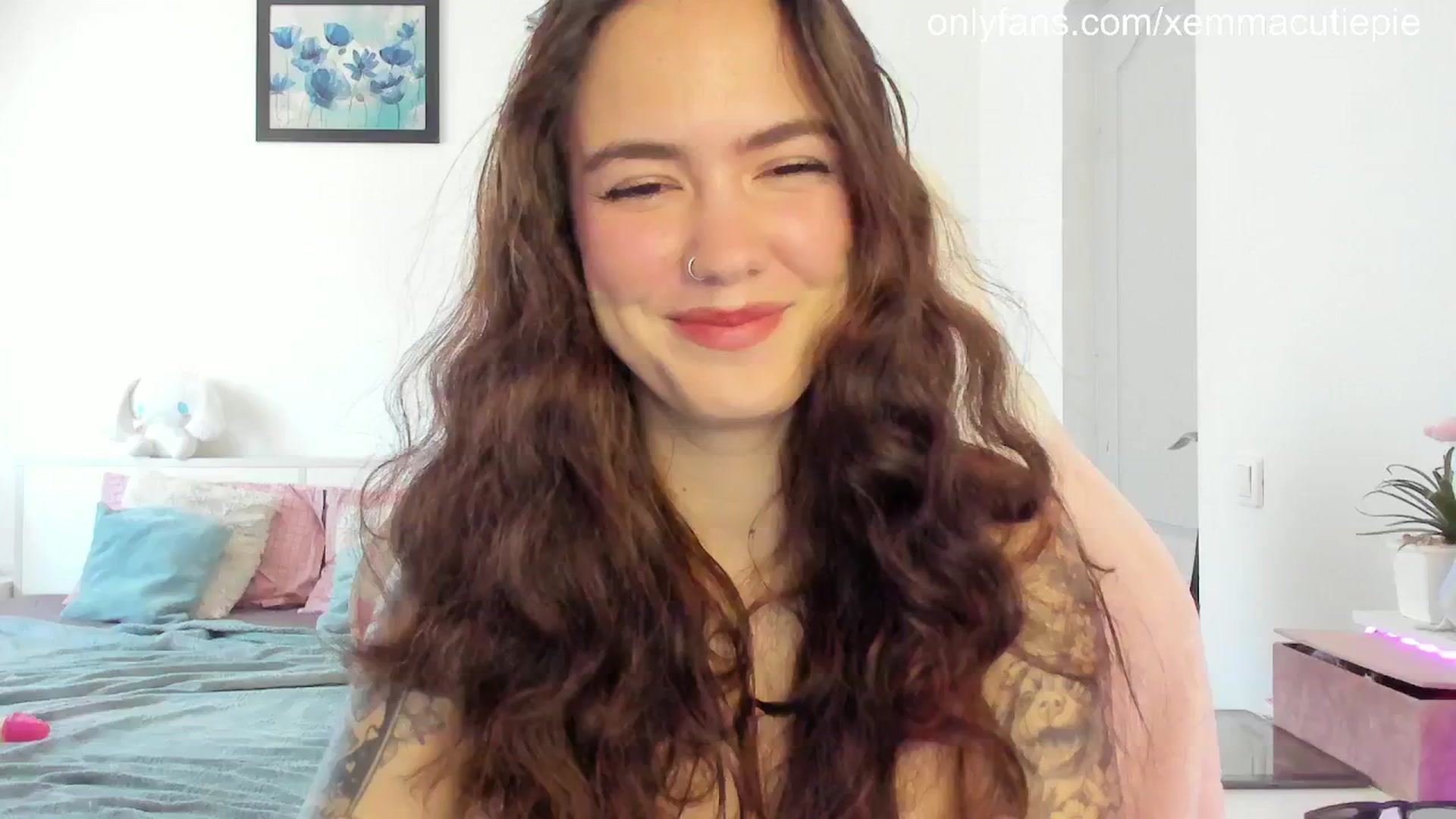 Gallery image thumbnail from EmmaCutiePie's myfreecams stream on, 07/04/2025, 12:45 image 12 of 20