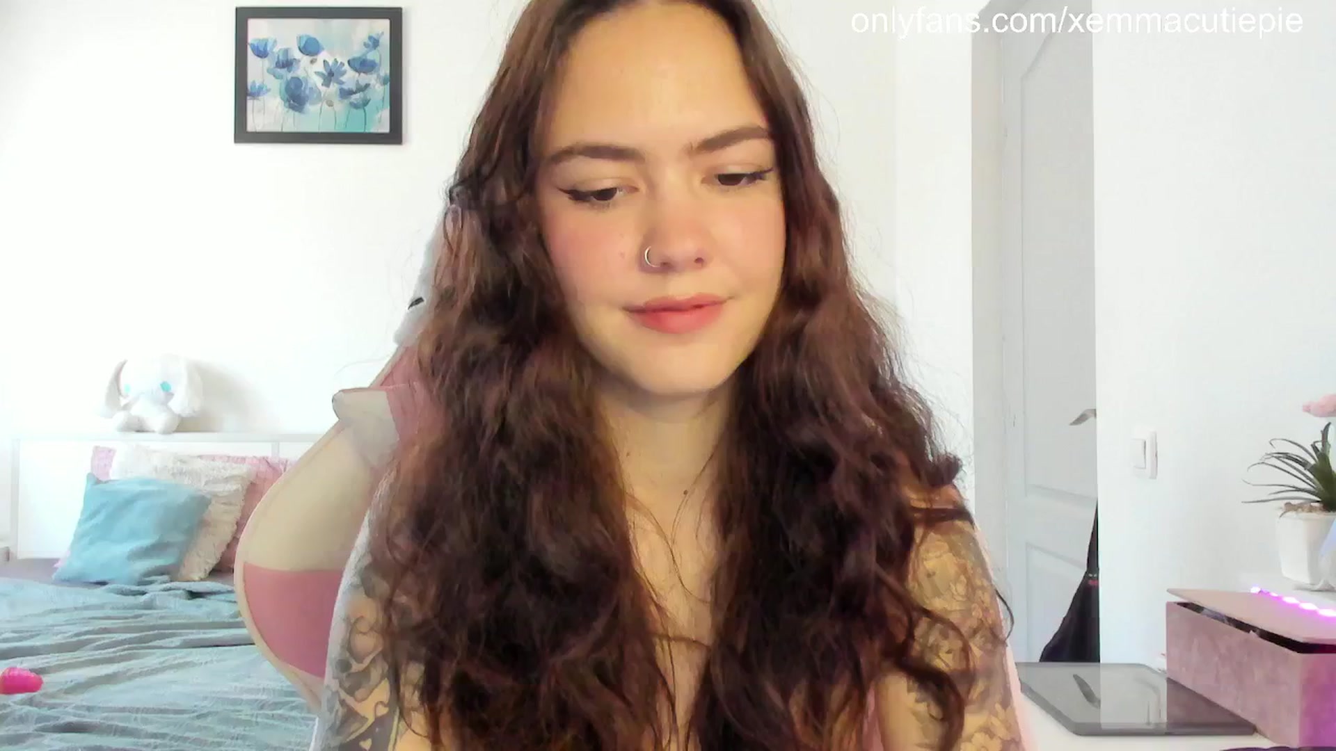 Gallery image thumbnail from EmmaCutiePie's myfreecams stream on, 07/04/2025, 12:45 image 17 of 20