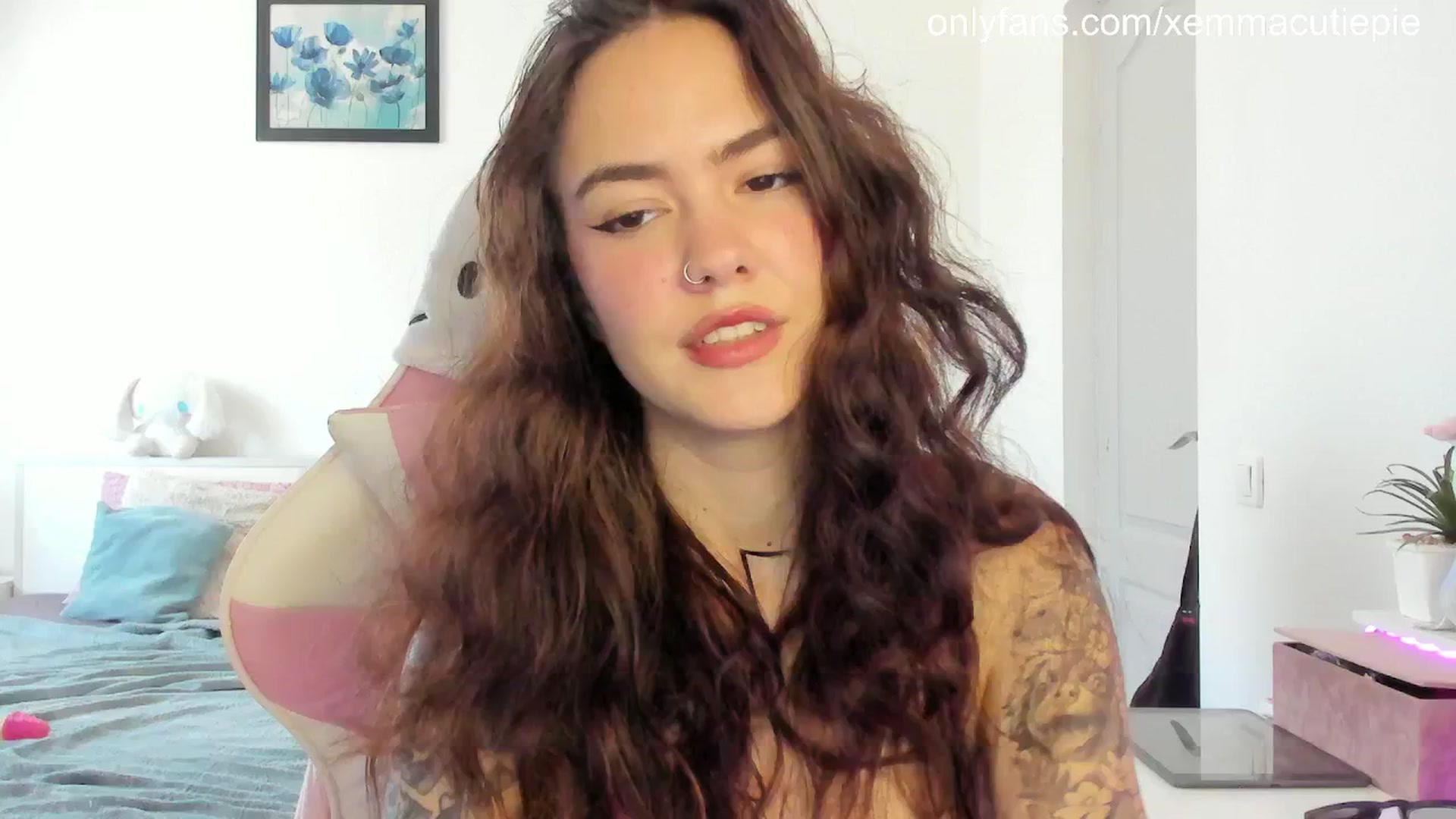 Gallery image thumbnail from EmmaCutiePie's myfreecams stream on, 07/04/2025, 12:45 image 11 of 20