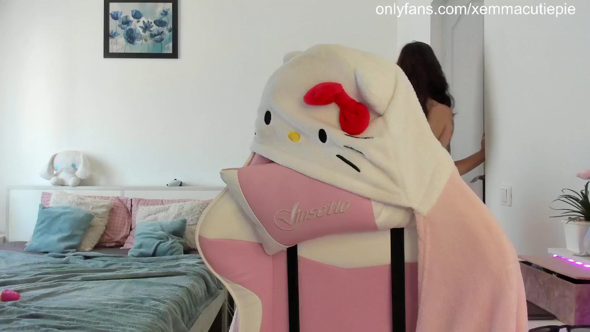Gallery image thumbnail from EmmaCutiePie's myfreecams stream on, 07/04/2025, 12:45 image 15 of 20