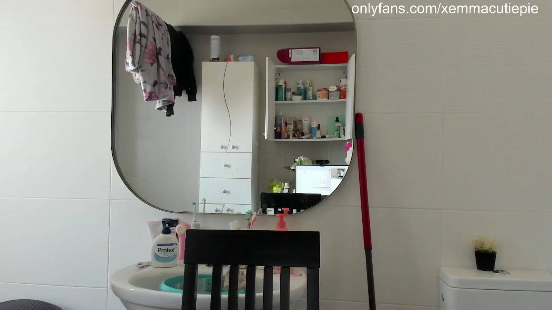 Gallery image thumbnail from EmmaCutiePie's myfreecams stream on, 09/03/2025, 12:30 image 8 of 20
