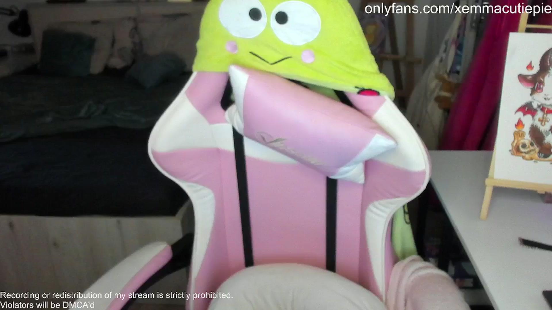 Gallery image thumbnail from EmmaCutiePie's myfreecams stream on, 04/14/2026, 14:58 image 3 of 20