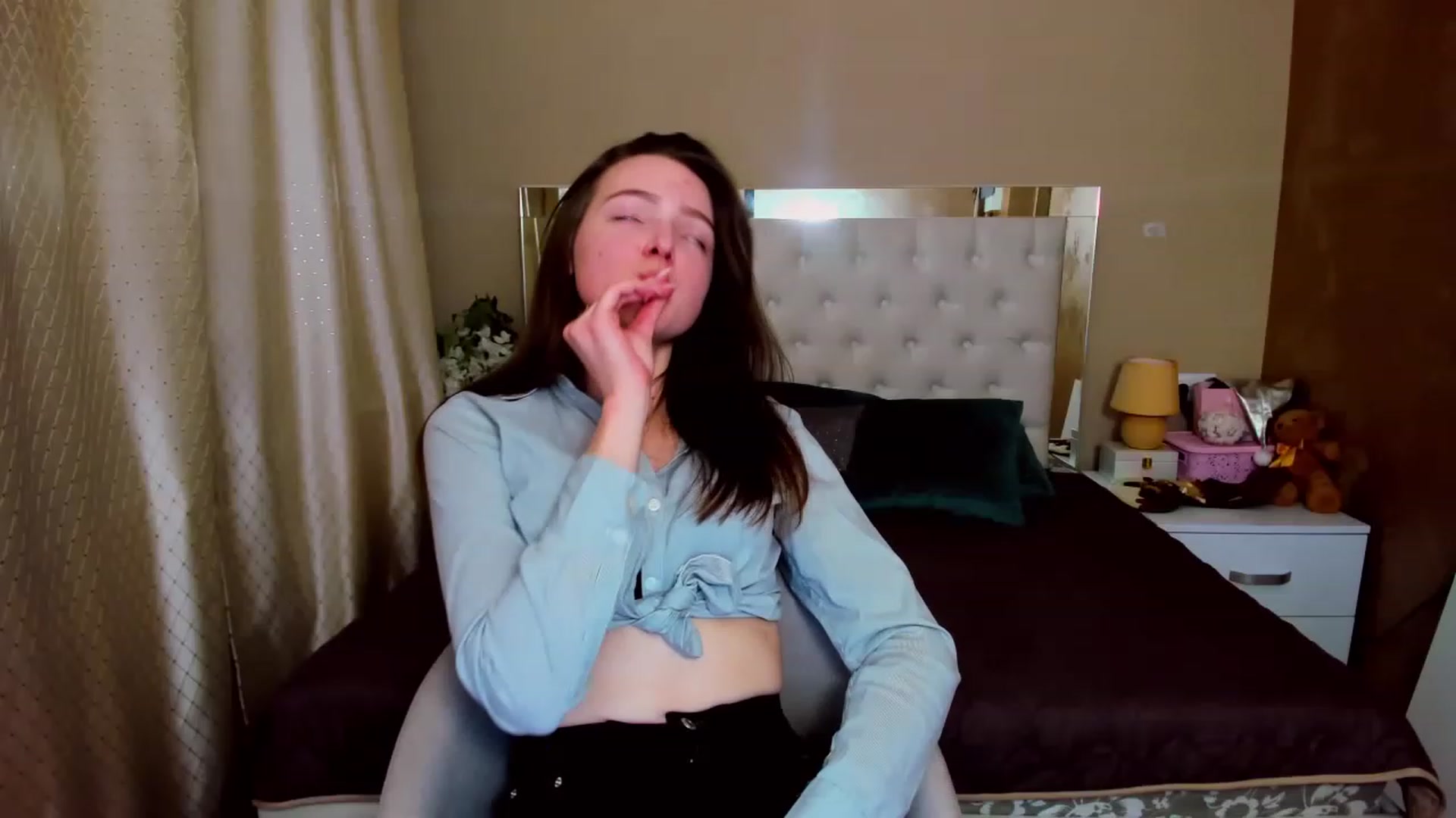 Gallery image thumbnail from EmmaCynthia's myfreecams stream on, 12/26/2022, 15:52 image 17 of 20