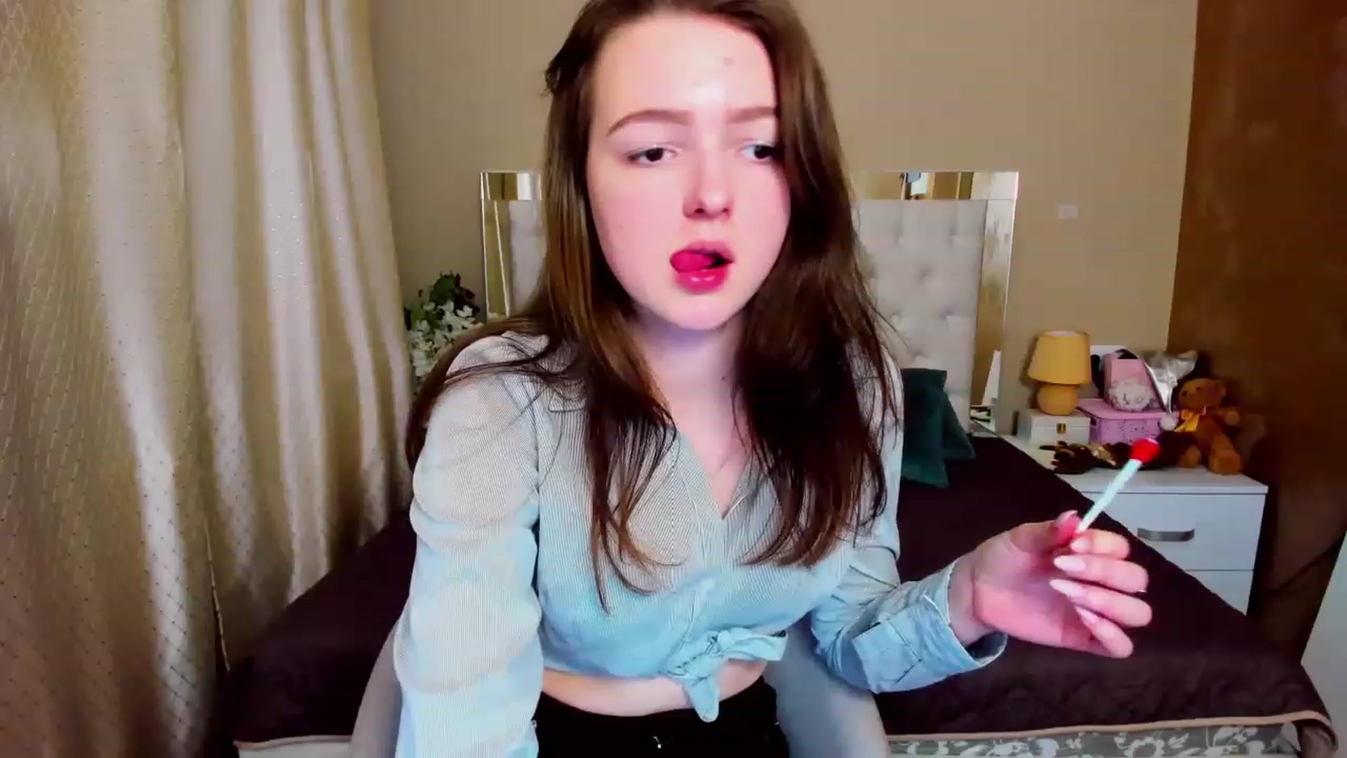 Gallery image thumbnail from EmmaCynthia's myfreecams stream on, 12/26/2022, 15:52 image 2 of 20