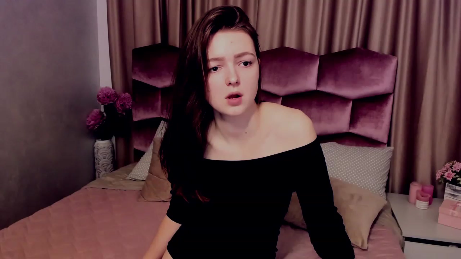 Gallery image thumbnail from EmmaCynthia's myfreecams stream on, 12/27/2022, 12:25 image 12 of 20