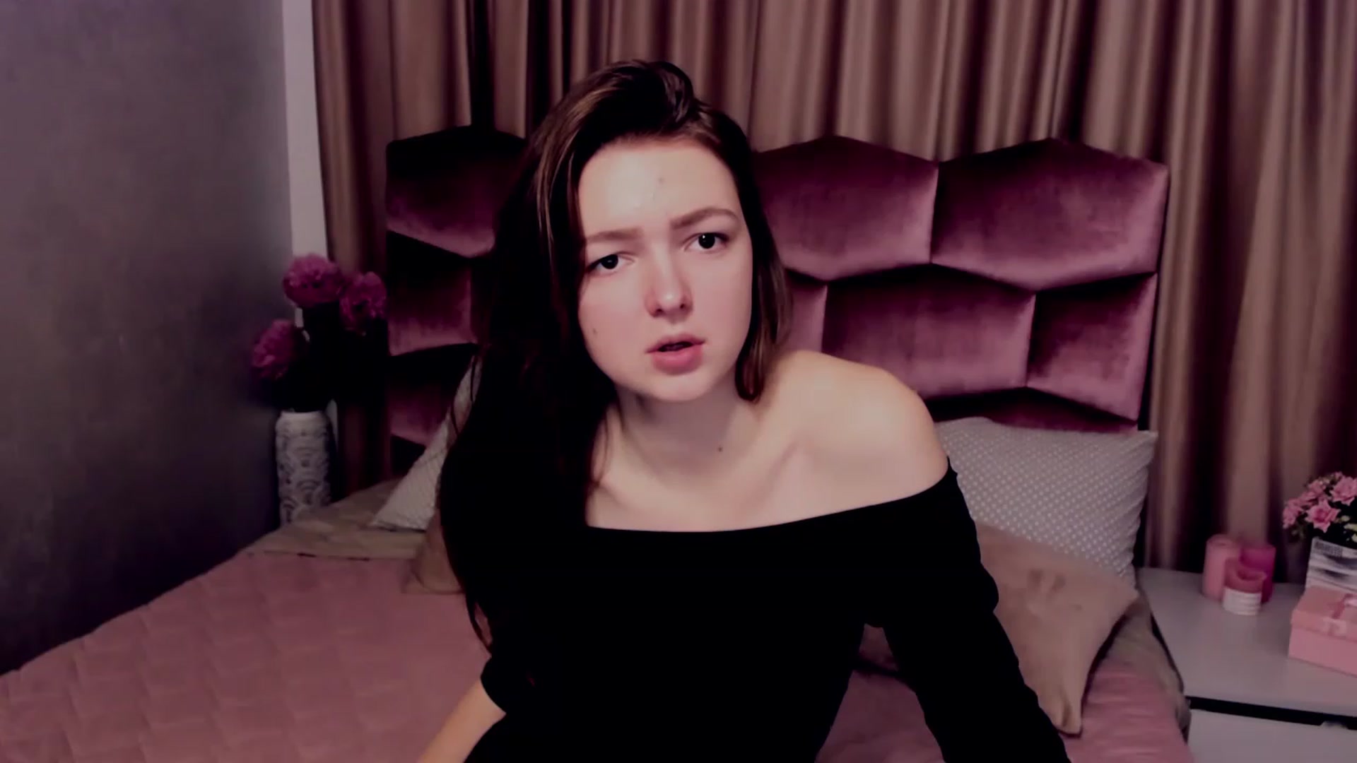 Gallery image thumbnail from EmmaCynthia's myfreecams stream on, 12/27/2022, 12:25 image 7 of 20