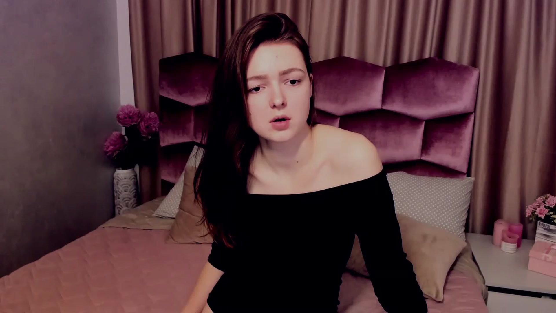 Gallery image thumbnail from EmmaCynthia's myfreecams stream on, 12/27/2022, 12:25 image 13 of 20