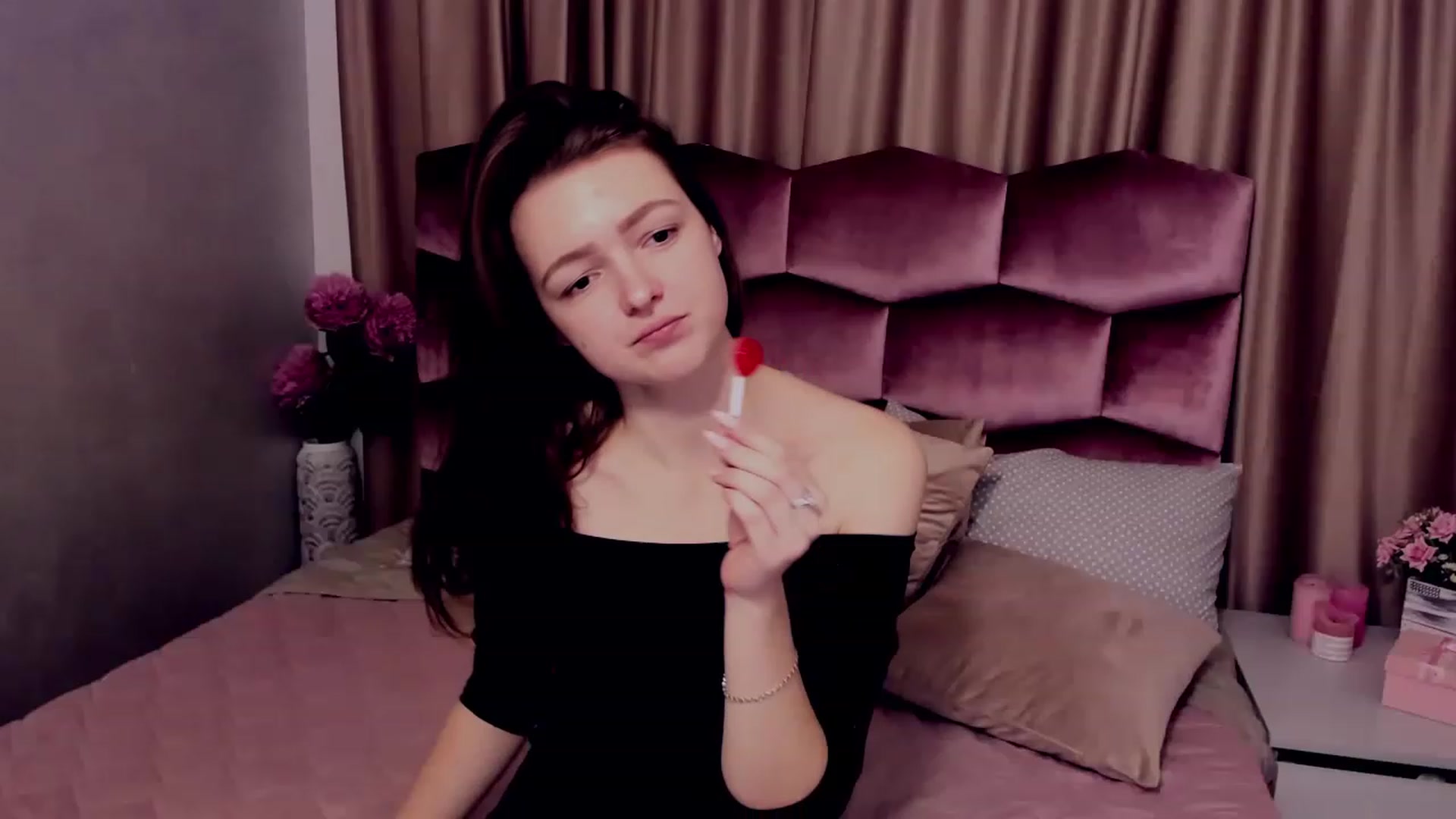 Gallery image thumbnail from EmmaCynthia's myfreecams stream on, 12/27/2022, 12:25 image 2 of 20