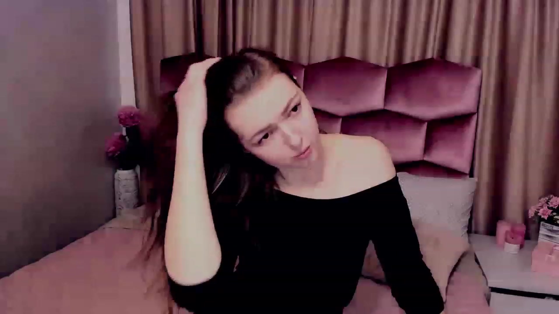 Gallery image thumbnail from EmmaCynthia's myfreecams stream on, 12/27/2022, 12:25 image 10 of 20
