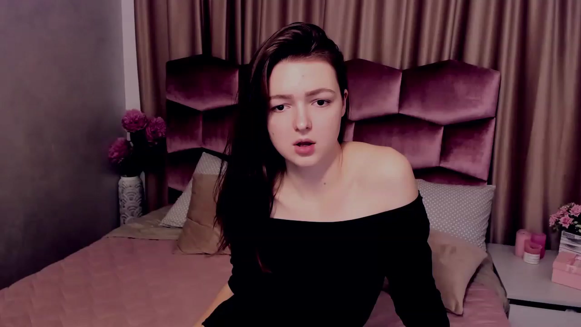 Gallery image thumbnail from EmmaCynthia's myfreecams stream on, 12/27/2022, 12:25 image 11 of 20