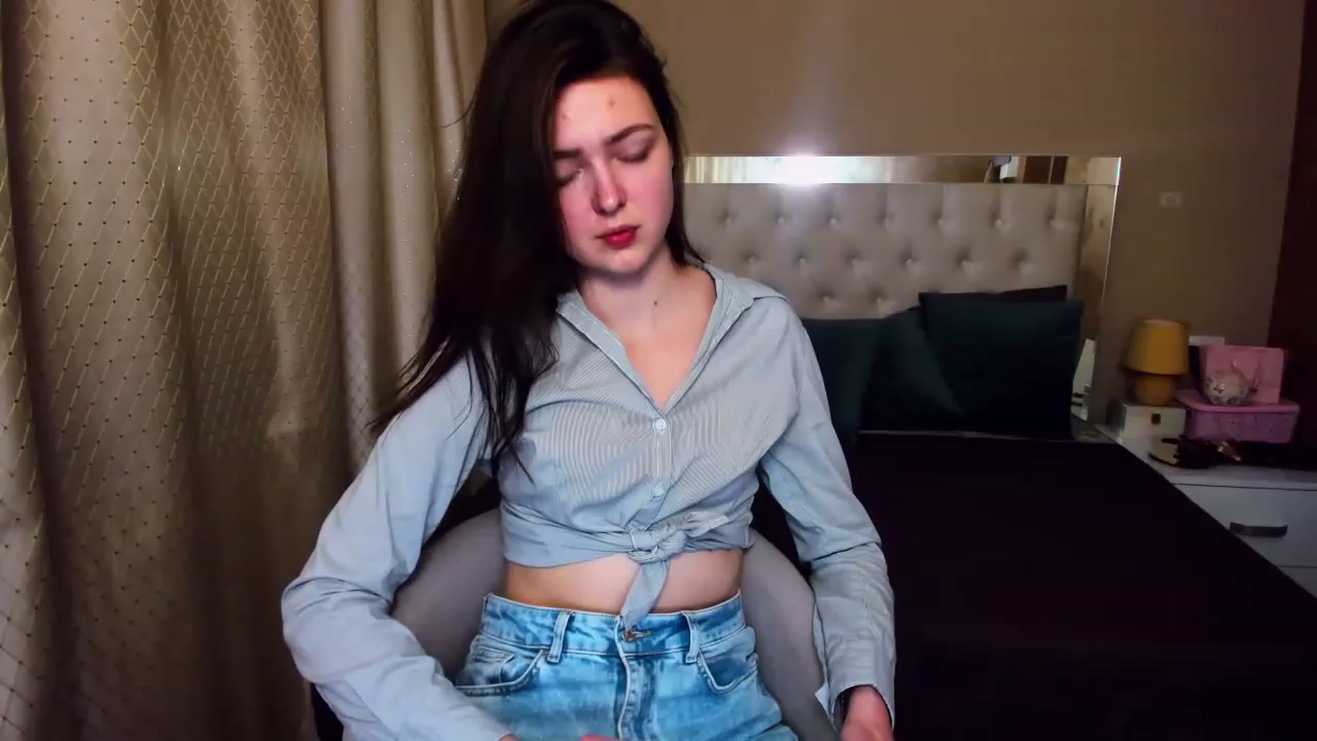 Gallery image thumbnail from EmmaCynthia's myfreecams stream on, 01/02/2023, 12:49 image 1 of 20