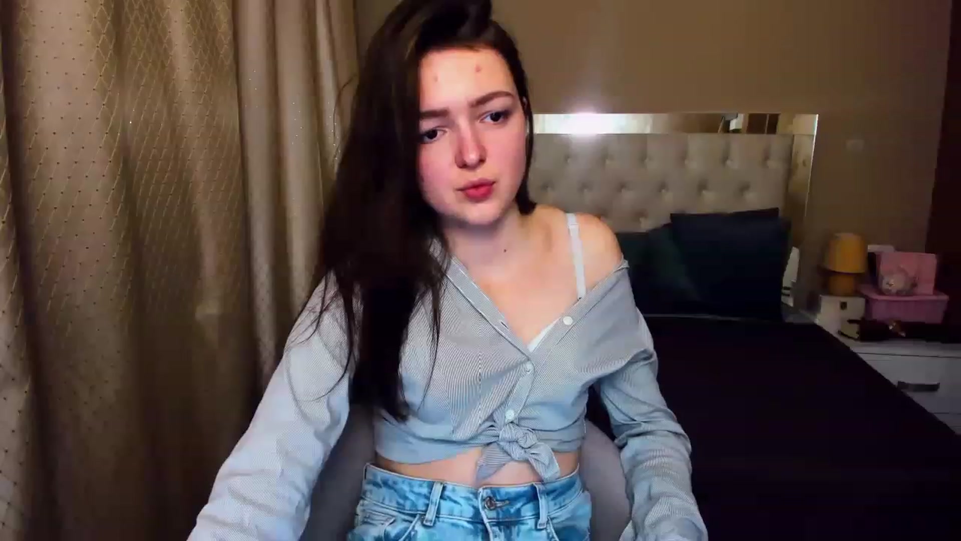Gallery image thumbnail from EmmaCynthia's myfreecams stream on, 01/02/2023, 12:49 image 17 of 20