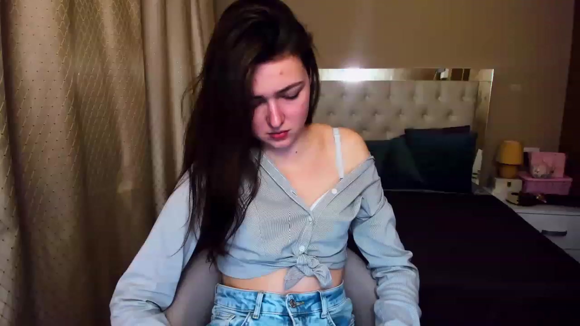 Gallery image thumbnail from EmmaCynthia's myfreecams stream on, 01/02/2023, 12:49 image 18 of 20