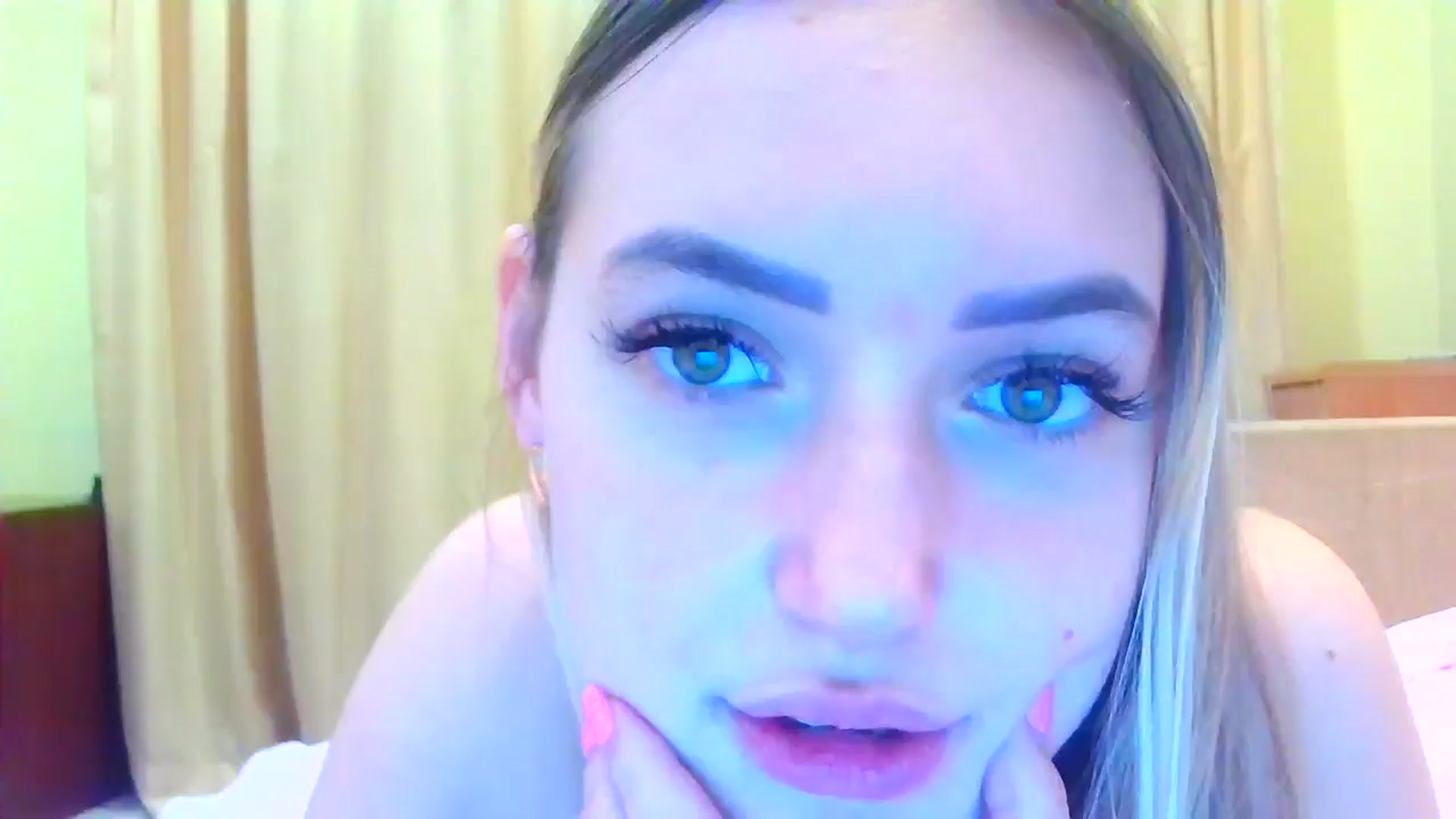 Gallery image thumbnail from EmmaDream18's myfreecams stream on, 12/01/2025, 18:33 image 8 of 20