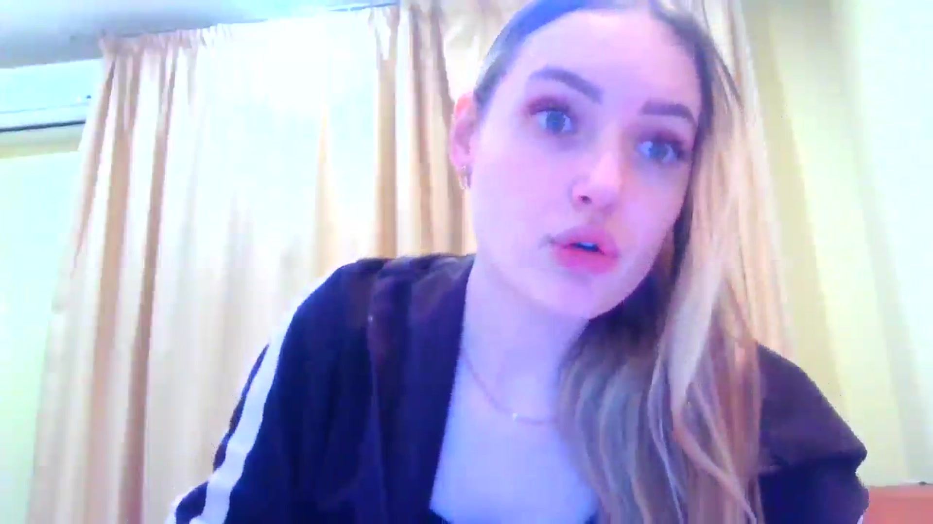 Gallery image thumbnail from EmmaDream18's myfreecams stream on, 12/01/2025, 18:33 image 19 of 20